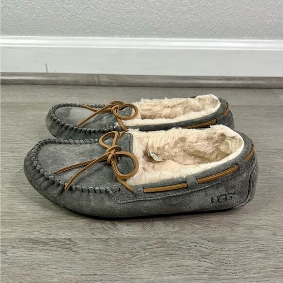 UGG Dakota Gray Slipper Women's Size 8 - Picture 1 of 10